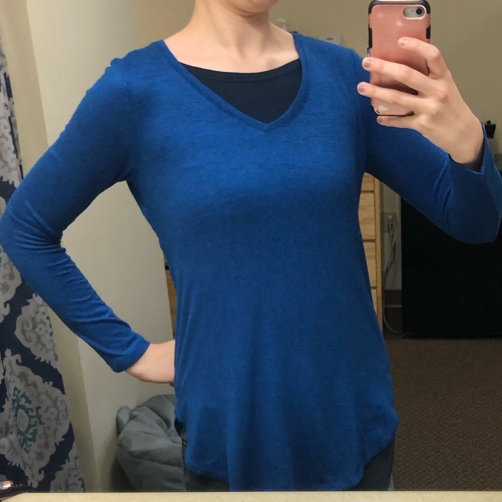 Apt 9 XS dark blue curve hem sweater